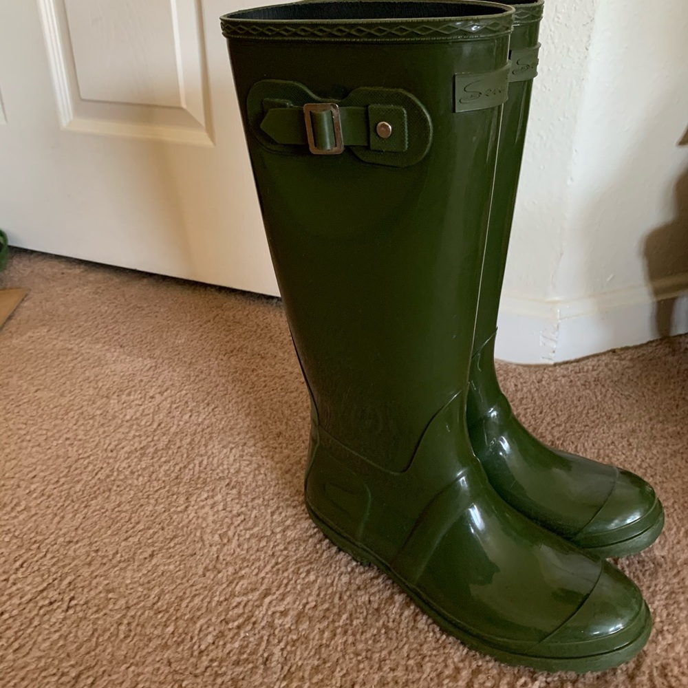 Seven7 Green Rainboots Size 9